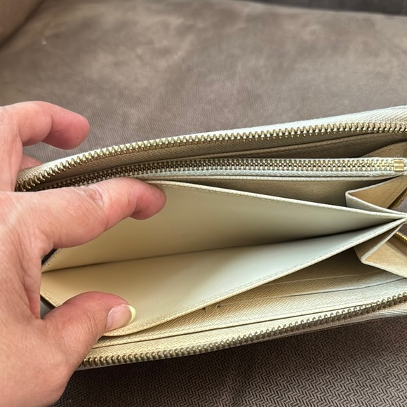 Louis Vuitton Damier Azur Wallet in Cream and Gray - Picture 9 of 14